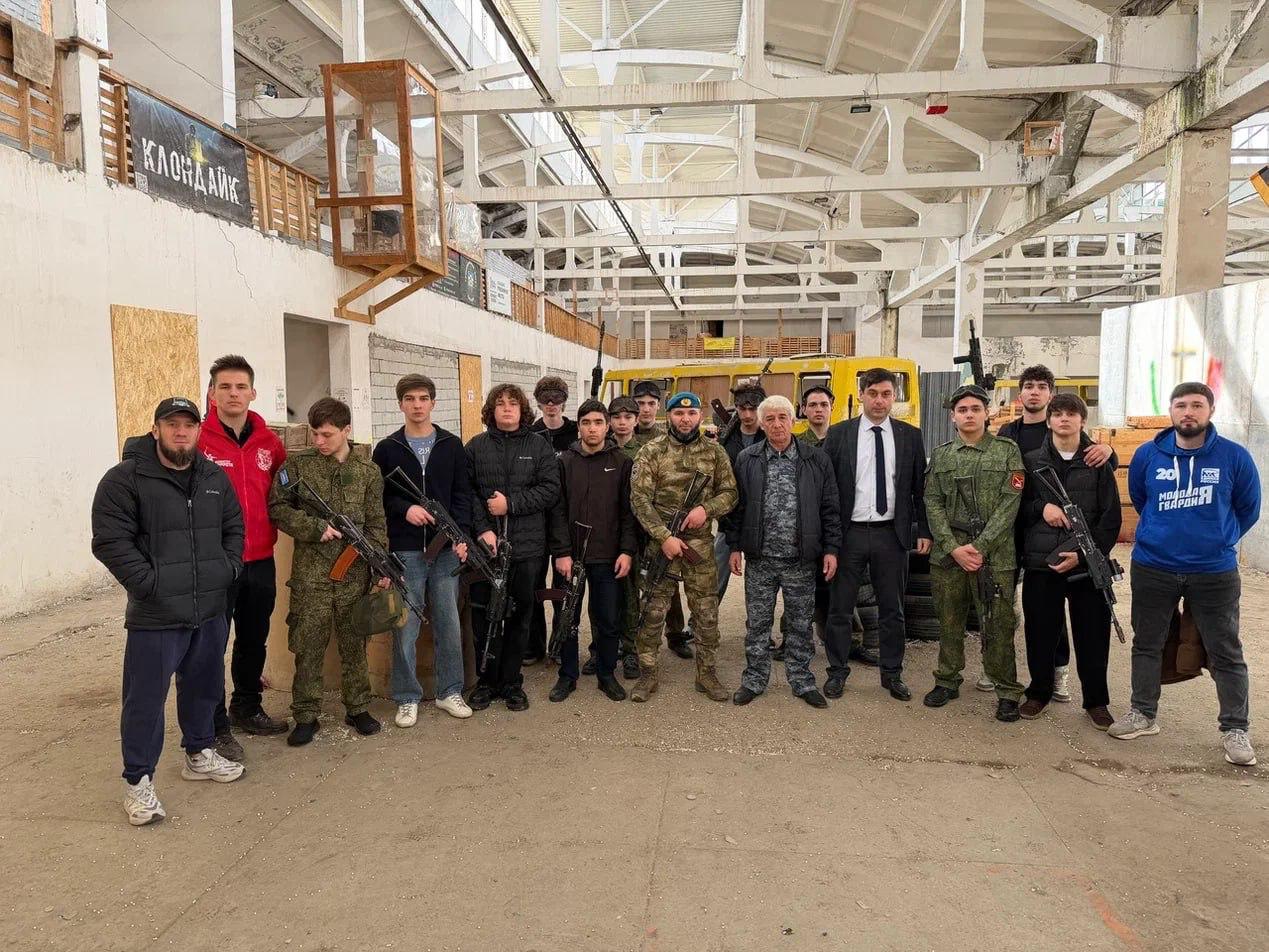 В Кабардино-Балкарской Республике «Молодая Гвардия» и «Волонтёрская Рота» организовали военно-спортивные учения для студентов