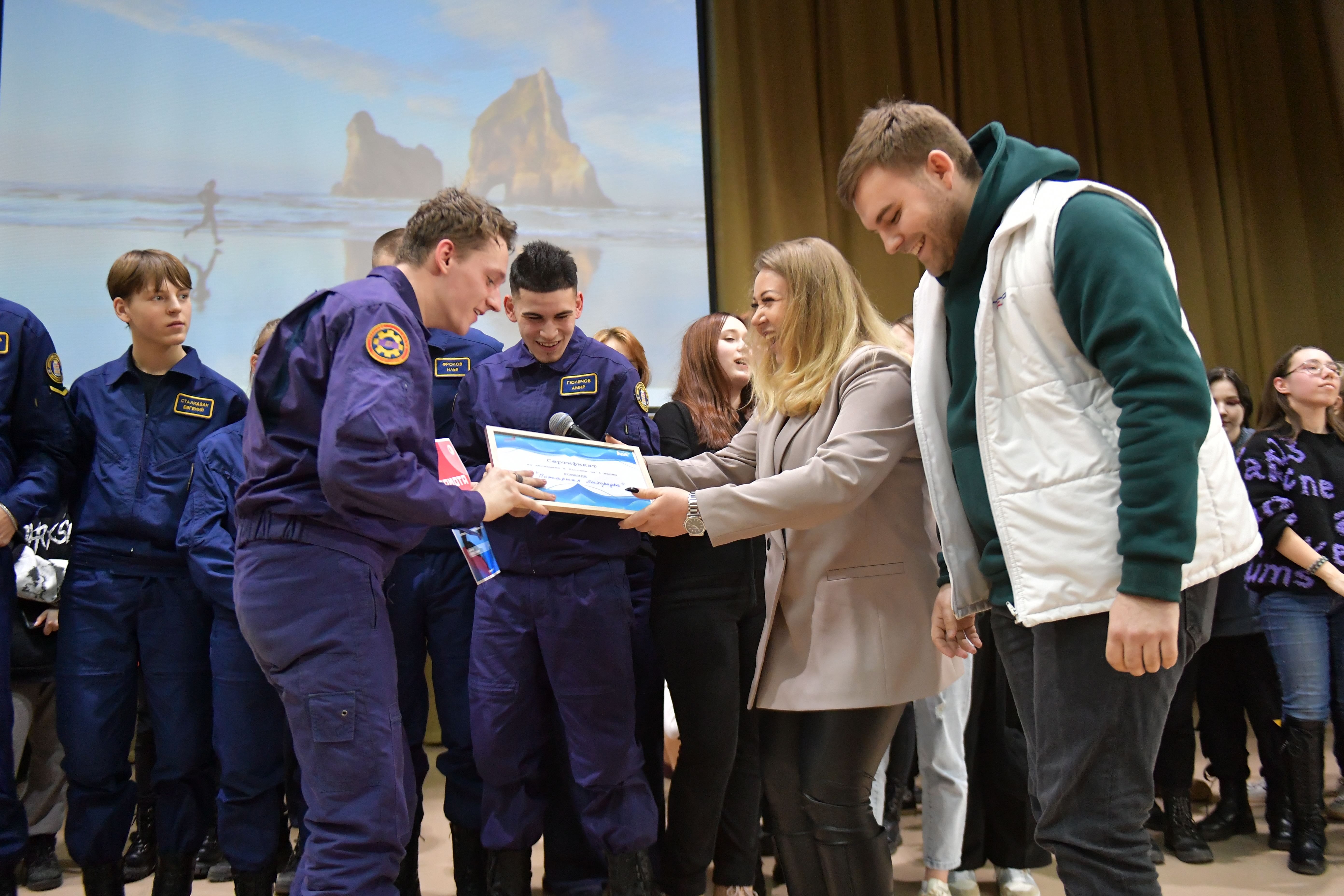 дмитровские молодогвардейцы поздравили студентов техникума с праздником картинки мгер