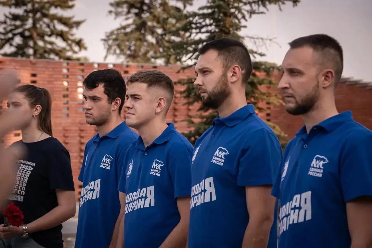 В Донецке молодогвардейцы почтили память жертв фашизма 