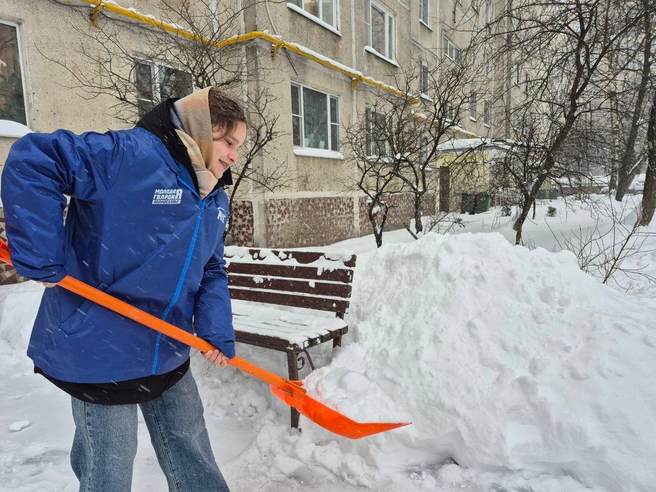 молодогвардейцы подмосковья присоединились к акции «снежный десант» картинки мгер