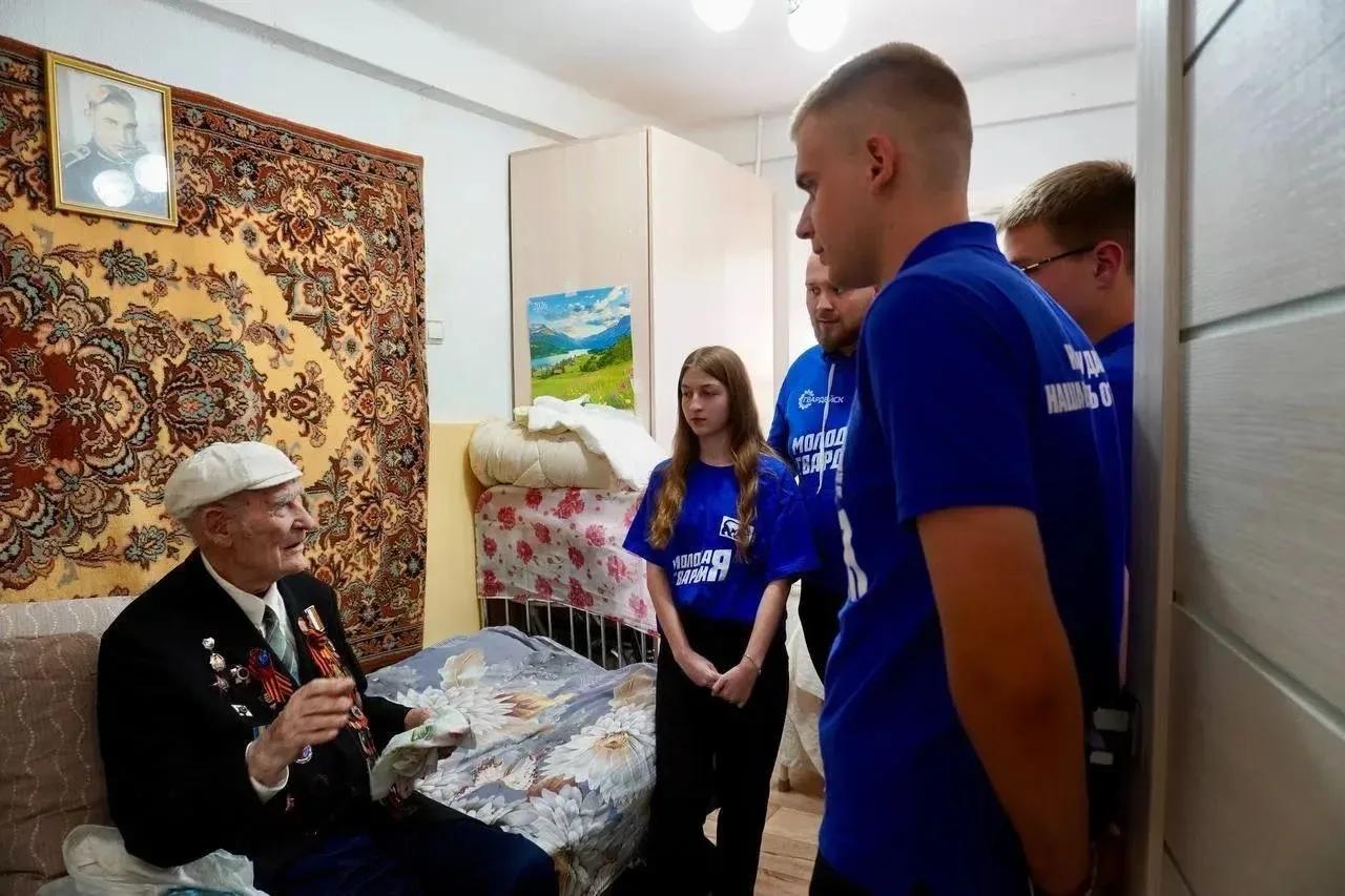 В День города Луганска молодогвардейцы поздравили почётных граждан