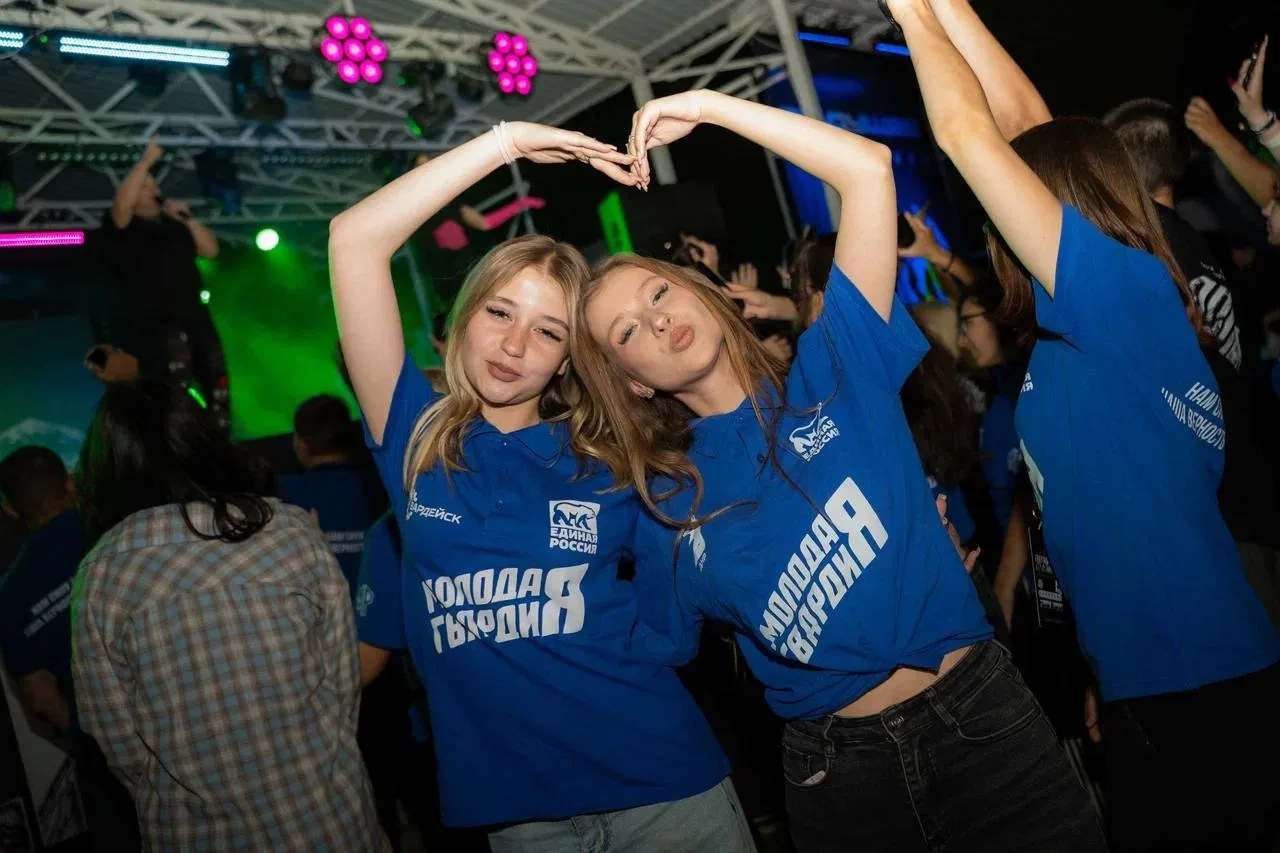 200 студентов из ДНР провели четыре дня на берегу Азовского моря на форуме «МОРЕ», организованном «Молодой Гвардией»