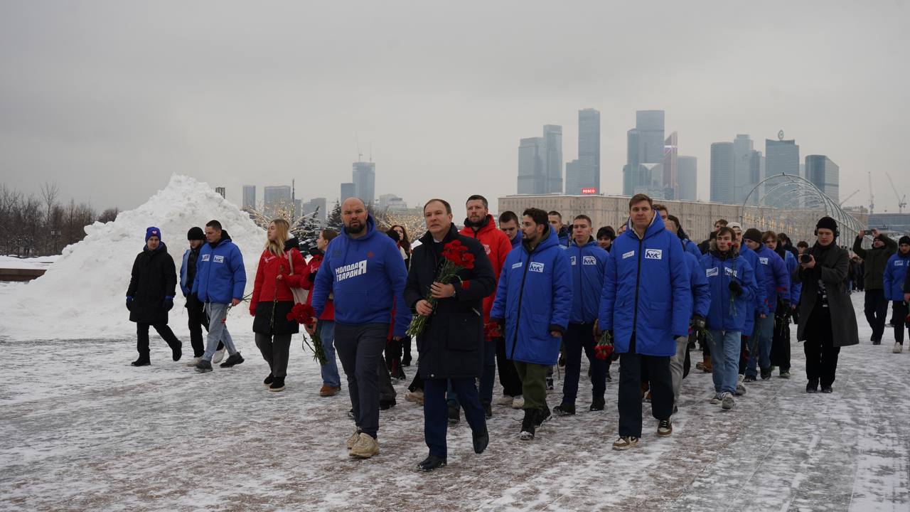 Более 3 тысяч активистов МГЕР и «Волонтерской Роты» в Москве почтили память жертв блокадного Ленинграда