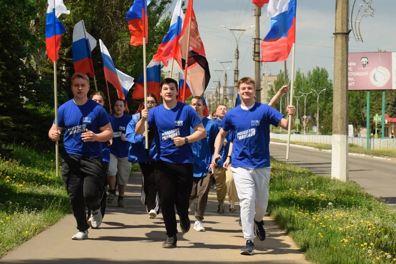 В честь Дня Луганской Народной Республики молодогвардейцы организовали праздничную акцию 