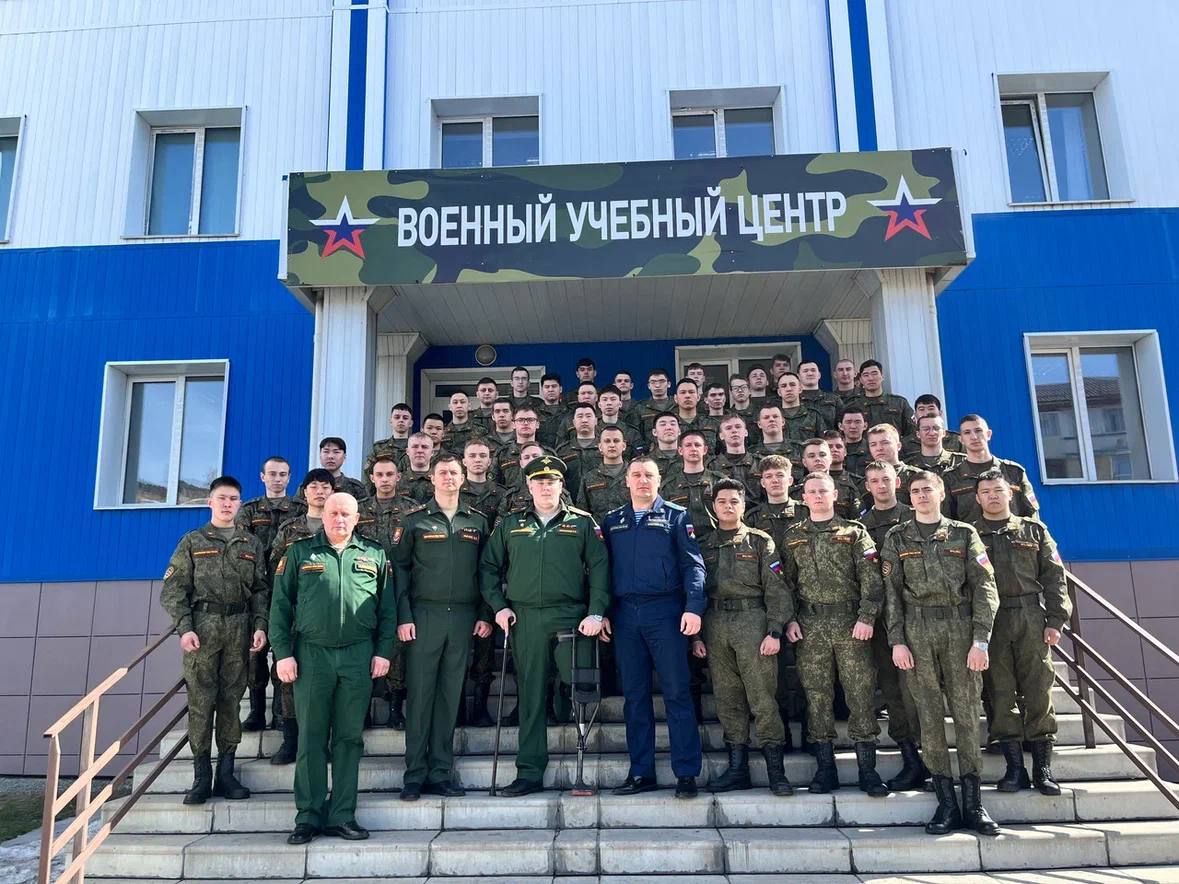 в рамках проекта «наставник z» молодогвардейцы республики алтай организовали встречу участника спецоперации с курсантами военного учебного центра  картинки мгер