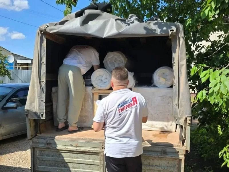 Молодогвардейцы Оренбургской области передали гуманитарную помощь жителям, пострадавшим от паводка 