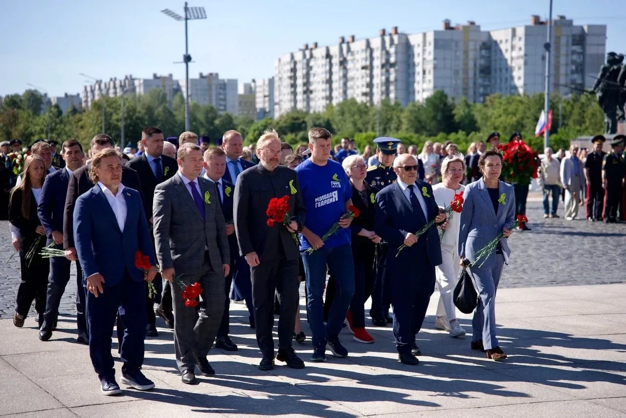 Молодогвардейцы Санкт-Петербурга почтили память защитников Ленинграда 