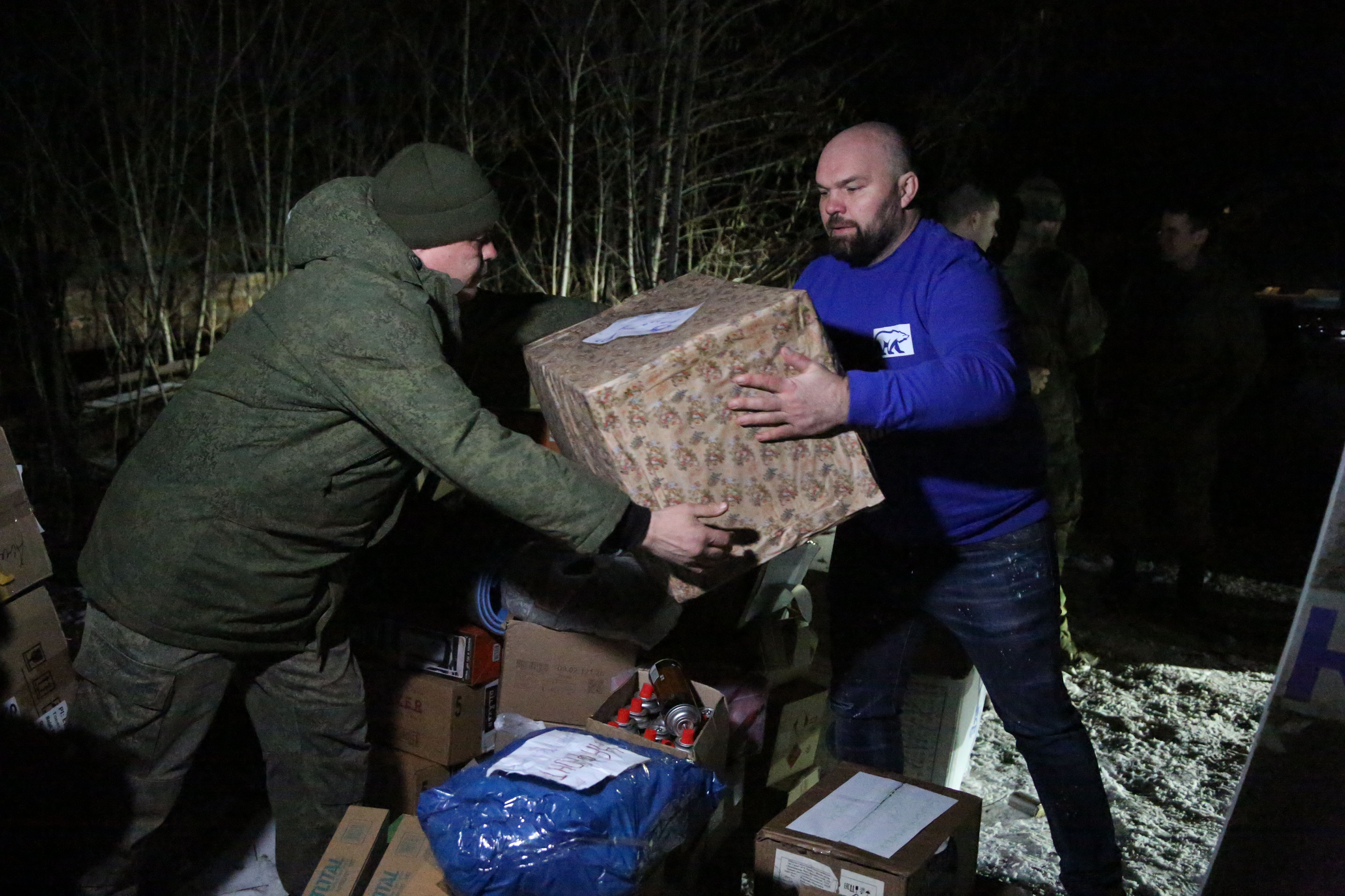 «Молодая Гвардия» и «Волонтерская Рота» передали несколько тонн гуманитарной помощи российским военным