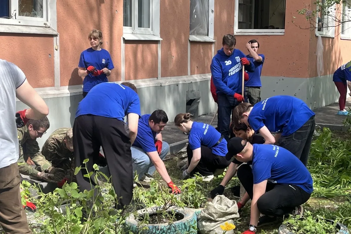 Активисты «Молодой Гвардии Единой России» помогают устранять последствия ночной атаки БПЛА на Рязань