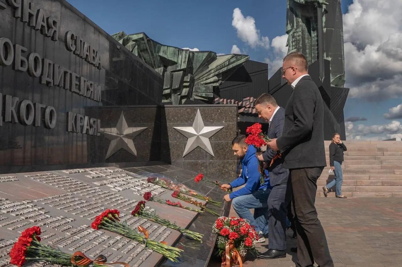 В День освобождения Донбасса от немецко-фашистских захватчиков в ДНР молодогвардейцы проводят памятные мероприятия 